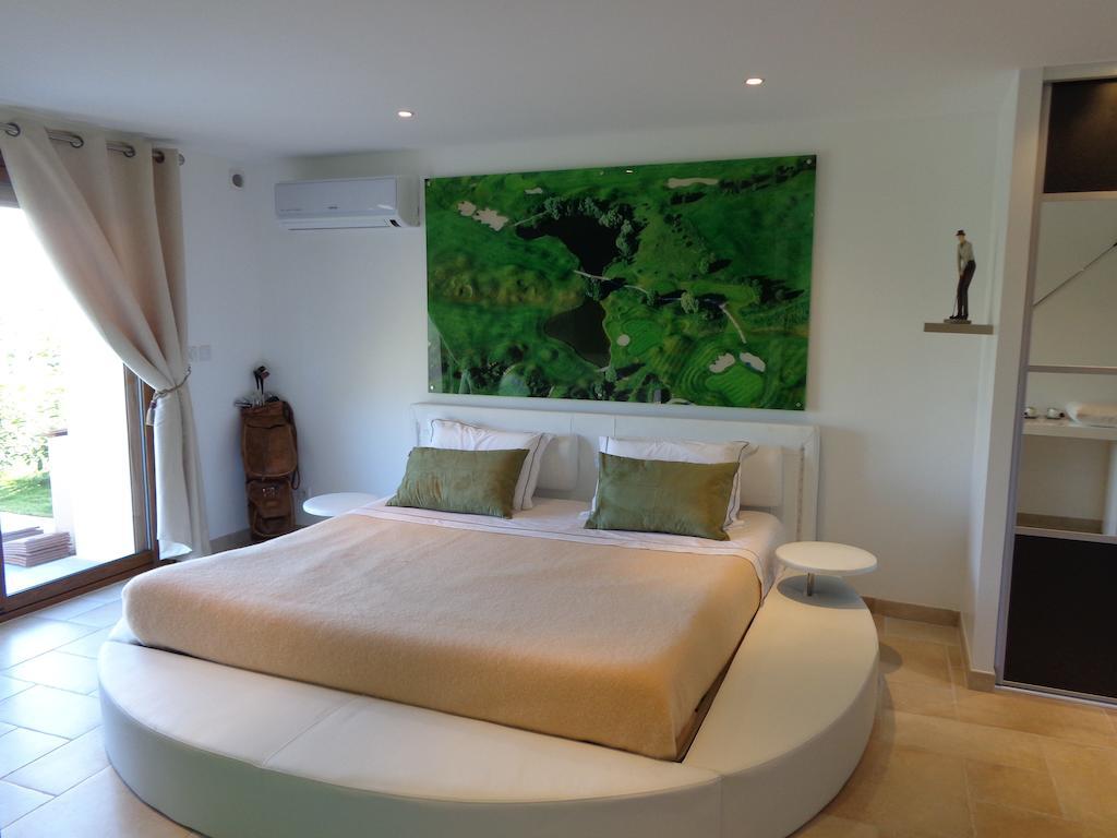 Domaine De La Garde Bed & Breakfast Vonnas Ruang foto