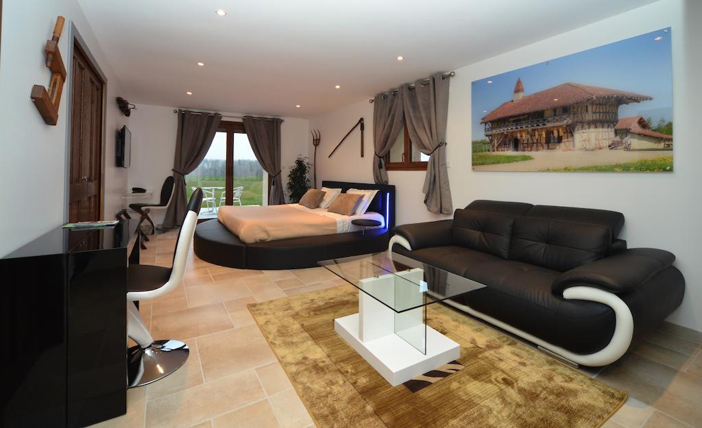 Domaine De La Garde Bed & Breakfast Vonnas Ruang foto