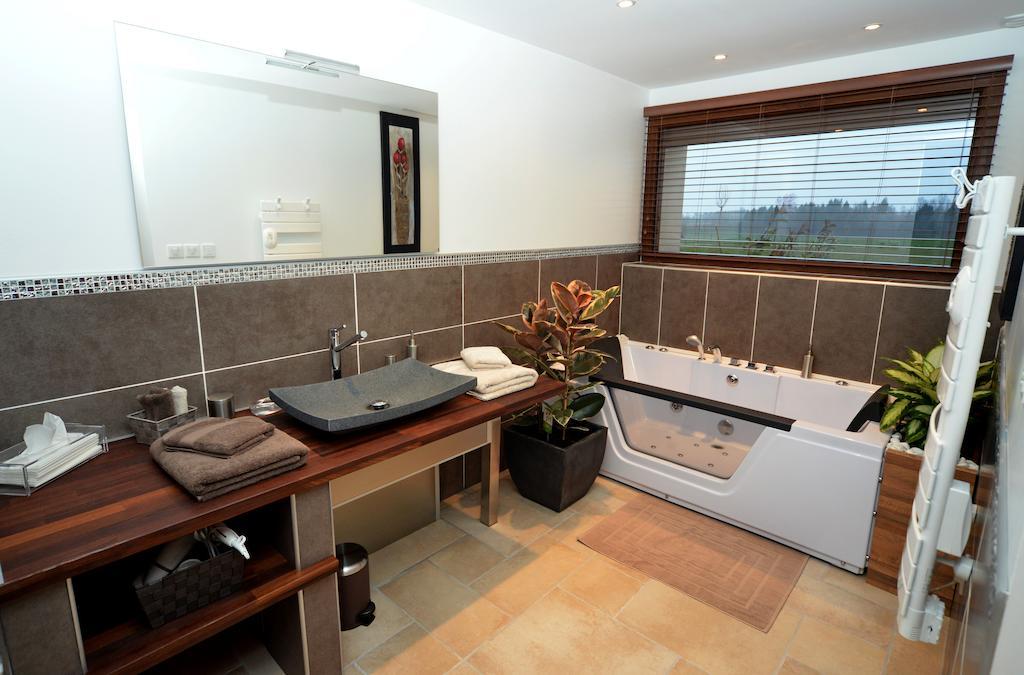 Domaine De La Garde Bed & Breakfast Vonnas Ruang foto